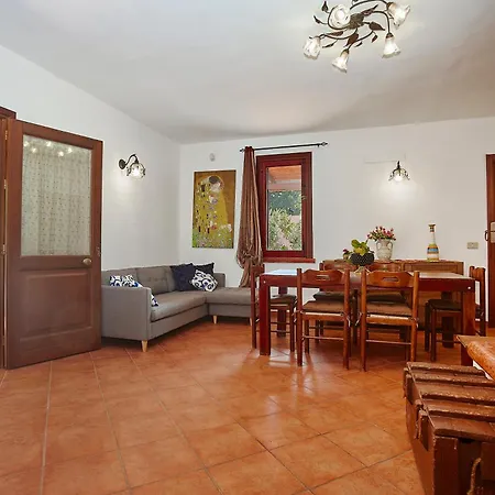 Con Piscina Scopello